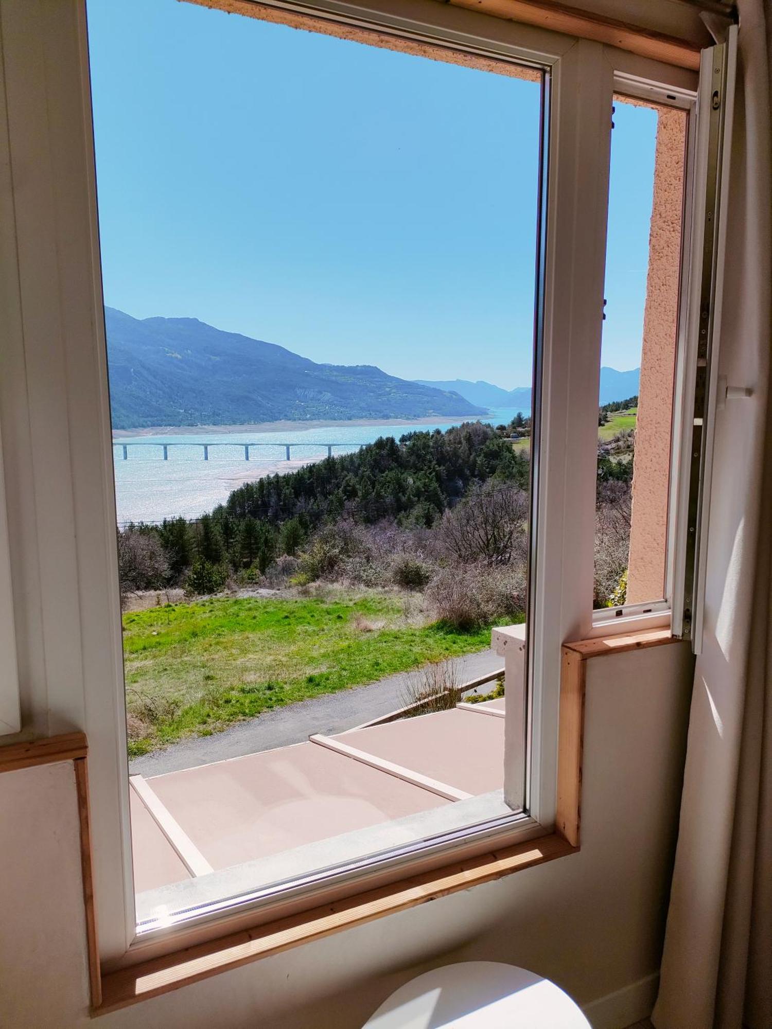 סבינס Le Cosy Du Plongeoir - T2 Neuf Avec Vue Sur Le Lac De Serre Poncon Et Grande Terrasse Avec Jardin מראה חיצוני תמונה